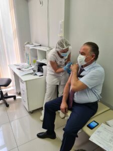 Первый заместитель Председателя Ассоциации Курков Михаил Владимирович совместно с руководителем аппарата Човган Ольгой Николаевной привились первым компонентом вакцины  «Спутник V»